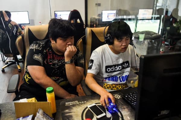 Chine : L’École de l’Esport qui soigne l’addiction… en épuisant les joueurs Chine : L’École de l’Esport qui soigne l’addiction… en épuisant les joueurs