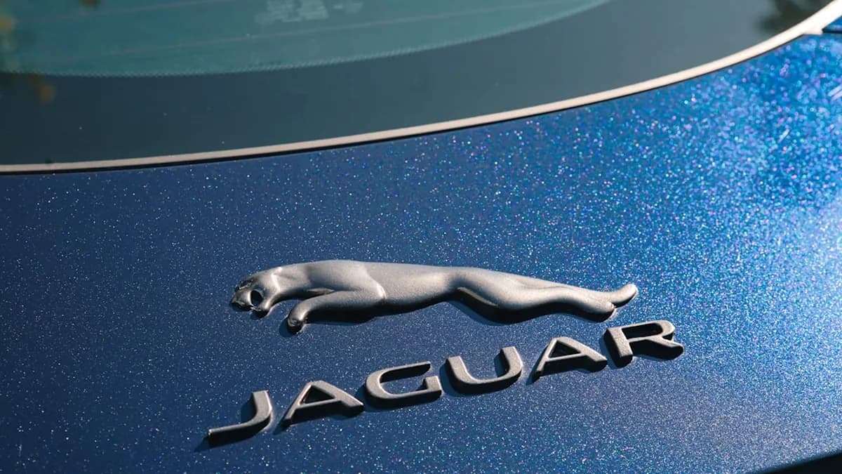 Jaguar fête ses 90 ans en silence : 0 voiture vendue en 2025, le pari fou d’une renaissance électrique Jaguar fête ses 90 ans en silence : 0 voiture vendue en 2025, le pari fou d’une renaissance électrique
