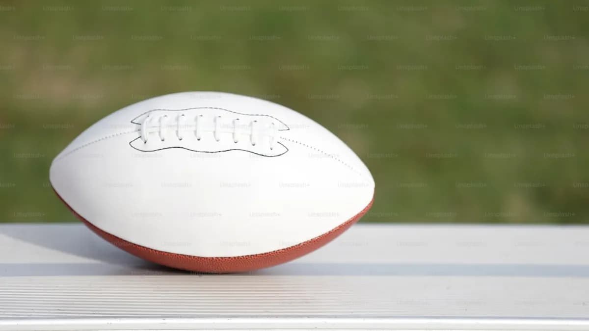 Master Chief déchaîne le Warthog pour le toss de pièce du Xbox Bowl : quand Halo rencontre le football universitaire Master Chief déchaîne le Warthog pour le toss de pièce du Xbox Bowl : quand Halo rencontre le football universitaire