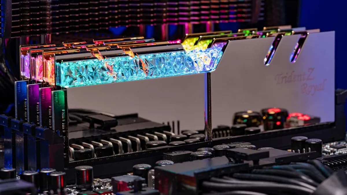 Trésor caché : 128 Go de RAM G.Skill Trident Z Royal dans un PC à 270€ – Une aubaine gaming à 4X sa valeur ! Trésor caché : 128 Go de RAM G.Skill Trident Z Royal dans un PC à 270€ – Une aubaine gaming à 4X sa valeur !