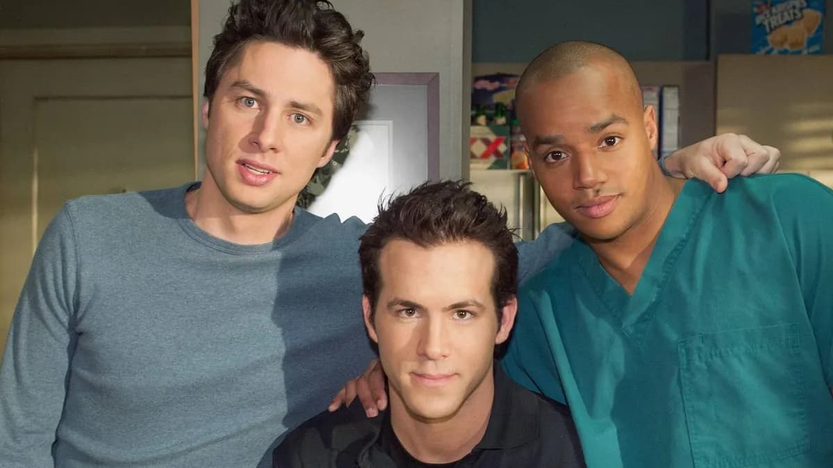"Scrubs" : Les 9 caméos cultes qui ont éclipsé J.D. (et oui, Deadpool était déjà là !) "Scrubs" : Les 9 caméos cultes qui ont éclipsé J.D. (et oui, Deadpool était déjà là !)