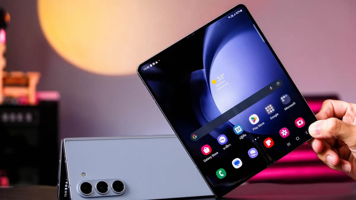 Avec son écran 12,4" ultra-lumineux (2 500 nits) et sa charnière ultra-résistante, LG repousse les limites des smartphones pliables Avec son écran 12,4" ultra-lumineux (2 500 nits) et sa charnière ultra-résistante, LG repousse les limites des smartphones pliables