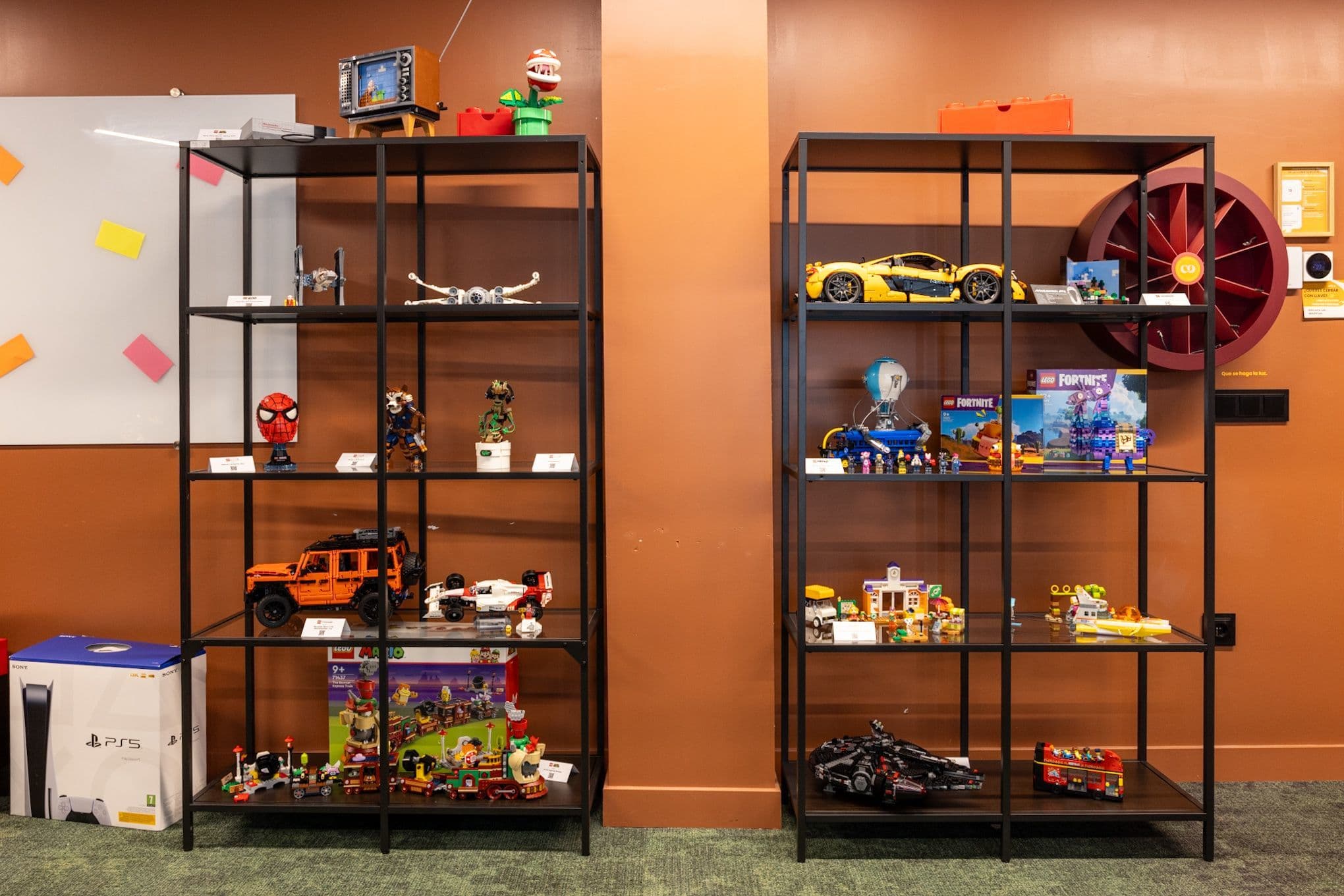 LEGO XMAS Showroom 2025 : quand Madrid devient le temple du jeu intergénérationnel LEGO XMAS Showroom 2025 : quand Madrid devient le temple du jeu intergénérationnel