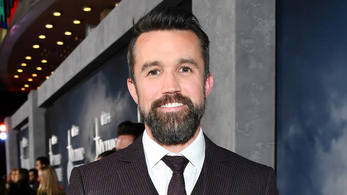 Pourquoi Rob McElhenney de "Colgados en Filadelfia" change de nom