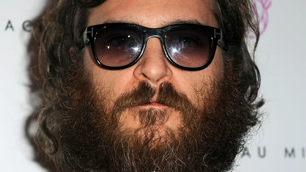 Joaquin Phoenix s'excuse pour son interview controversée avec David Letterman : retour sur un malaise calculé