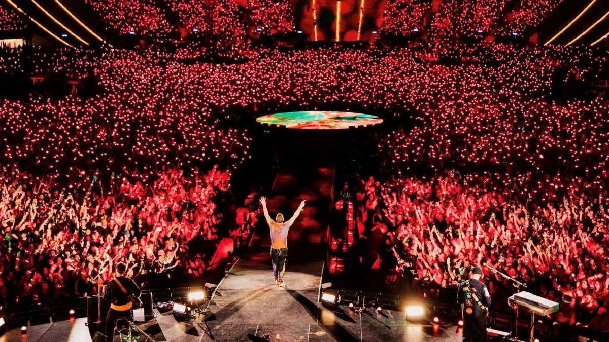 Trouvez les Bécoteurs de Coldplay : Le Jeu Viral Inspiré par la Kiss Cam