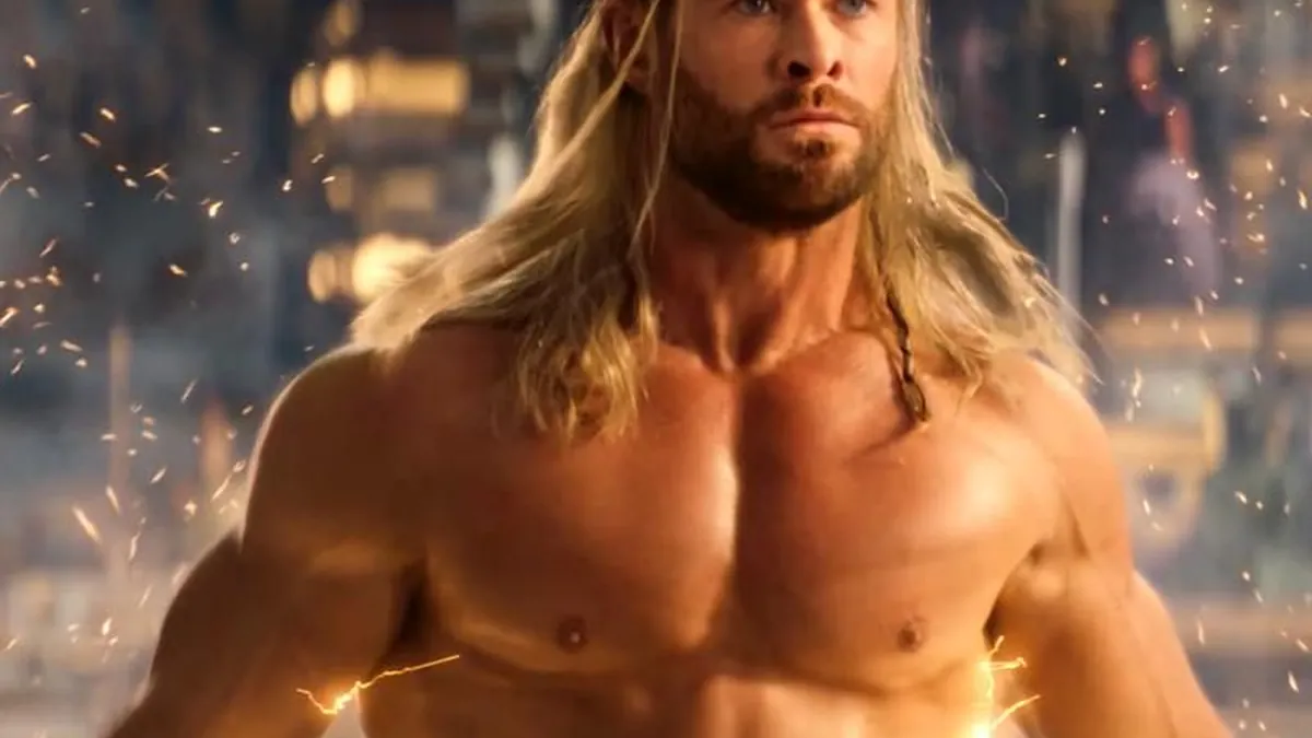 Chris Hemsworth : Marvel freine ses vagues de 12 mètres pour préserver Thor