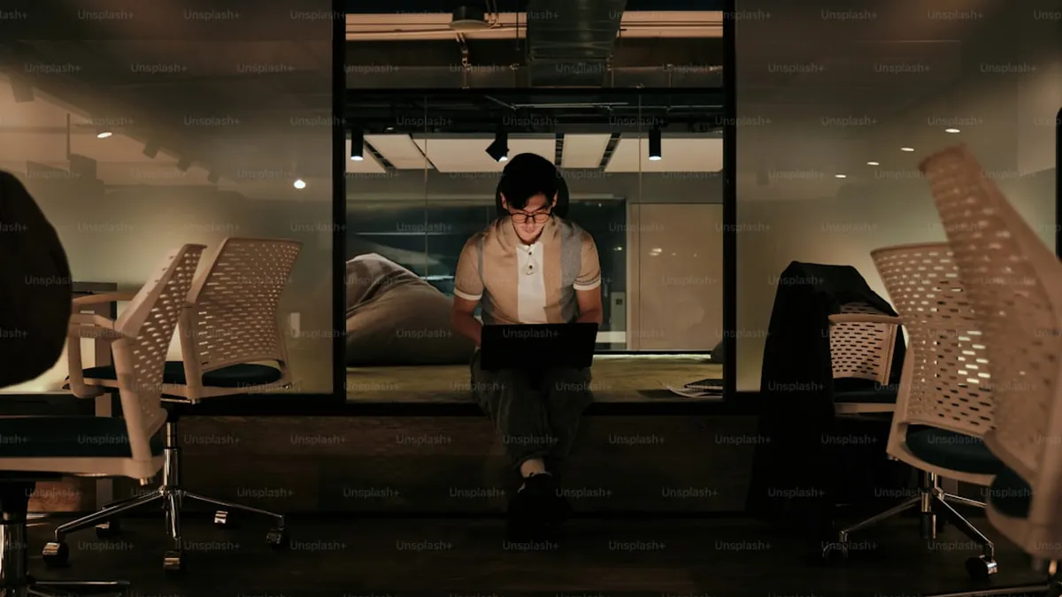 Hideo Kojima et ses Mouchoirs Mystérieux : Quand le Marketing Analogique Rencontre le Viral Numérique Hideo Kojima et ses Mouchoirs Mystérieux : Quand le Marketing Analogique Rencontre le Viral Numérique