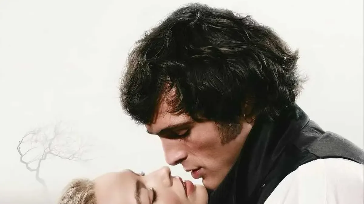 **Cumbres Borrascosas** : Margot Robbie et Jacob Elordi enflamment l’écran dans une adaptation sombre et électrisante **Cumbres Borrascosas** : Margot Robbie et Jacob Elordi enflamment l’écran dans une adaptation sombre et électrisante