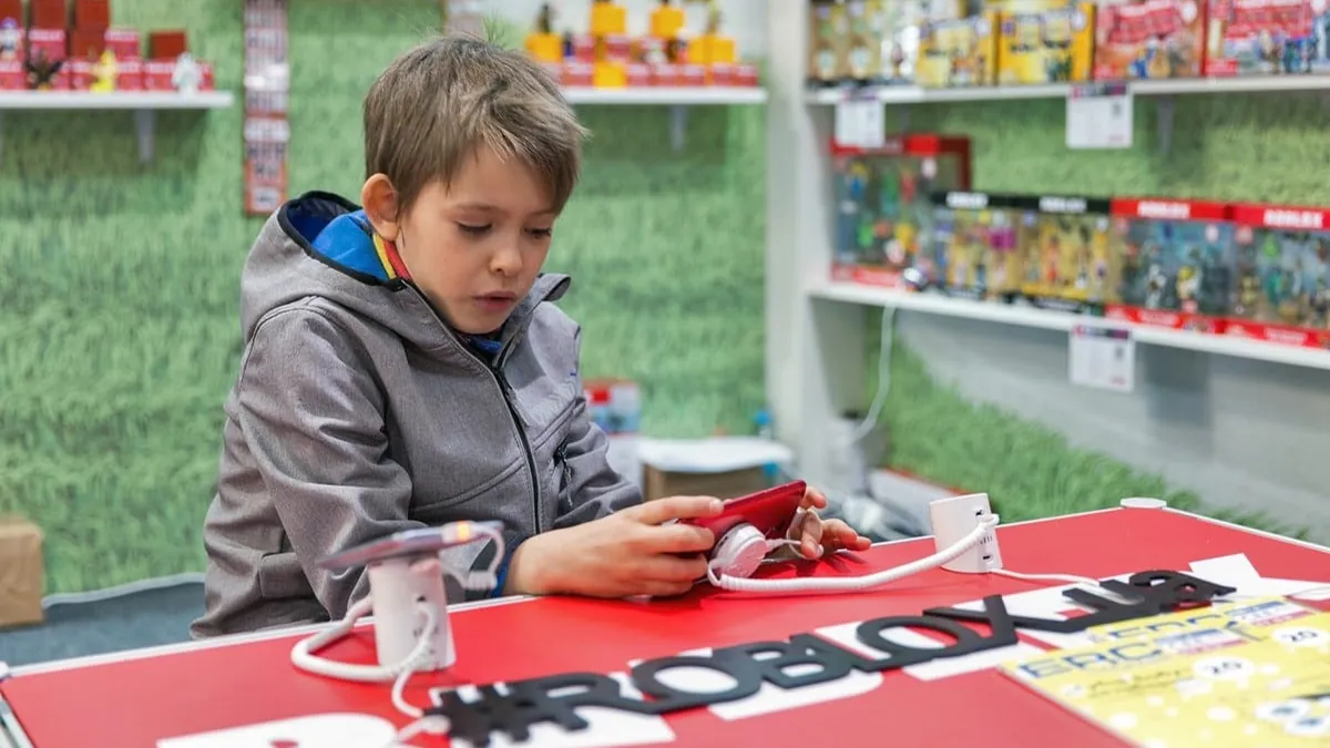 Roblox impose une vérification d’âge par IA : une révolution sécuritaire sous haute surveillance Roblox impose une vérification d’âge par IA : une révolution sécuritaire sous haute surveillance